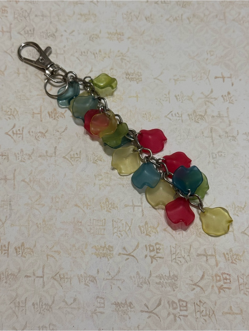 FLOWER PETALS HANG TAG BAG TAG KEY RING - Picture 1 of 6